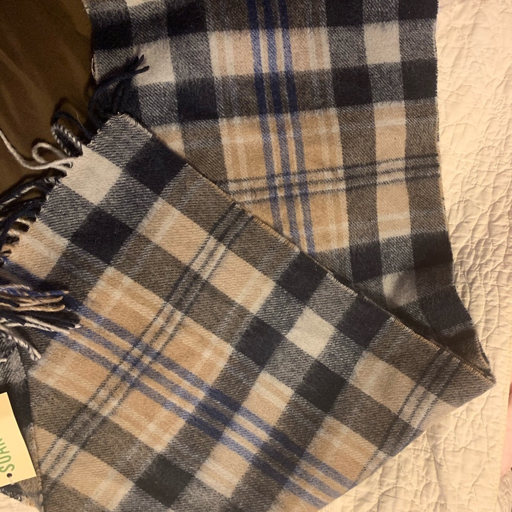 NWT Suantrai wool scarf from Ireland. Great colors